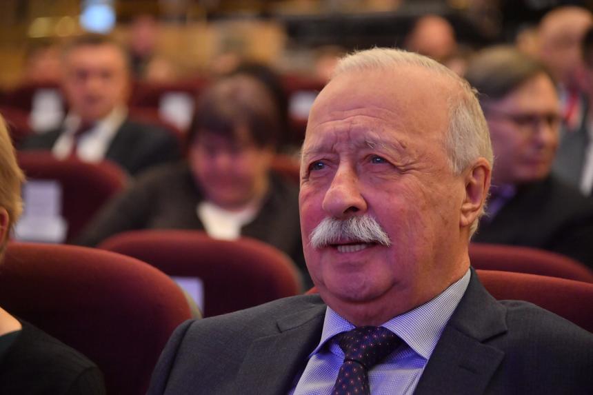 «Сами подумайте, что вы спрашиваете»: Леонид Якубович нагрубил журналистке на премьере фильма