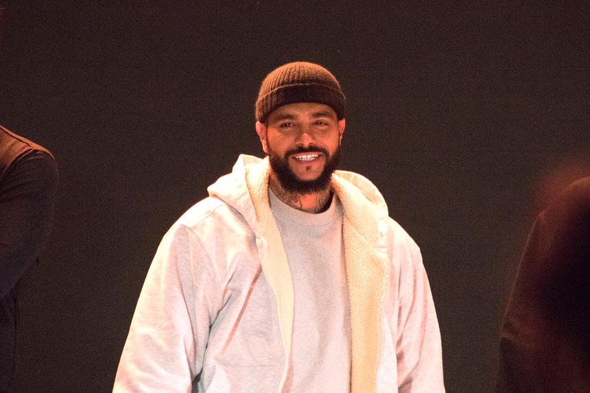 Стул для охранника, дорогой коньяк и личный вертолет: рассекречен райдер рэпера Тимати