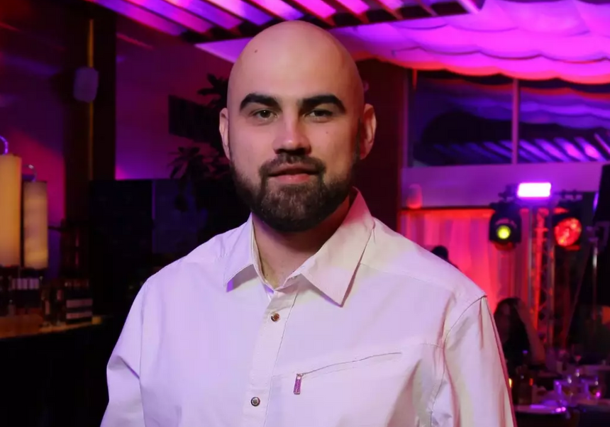 Mash: певец Артем Умрихин из Artik & Asti не планирует возвращаться в Россию