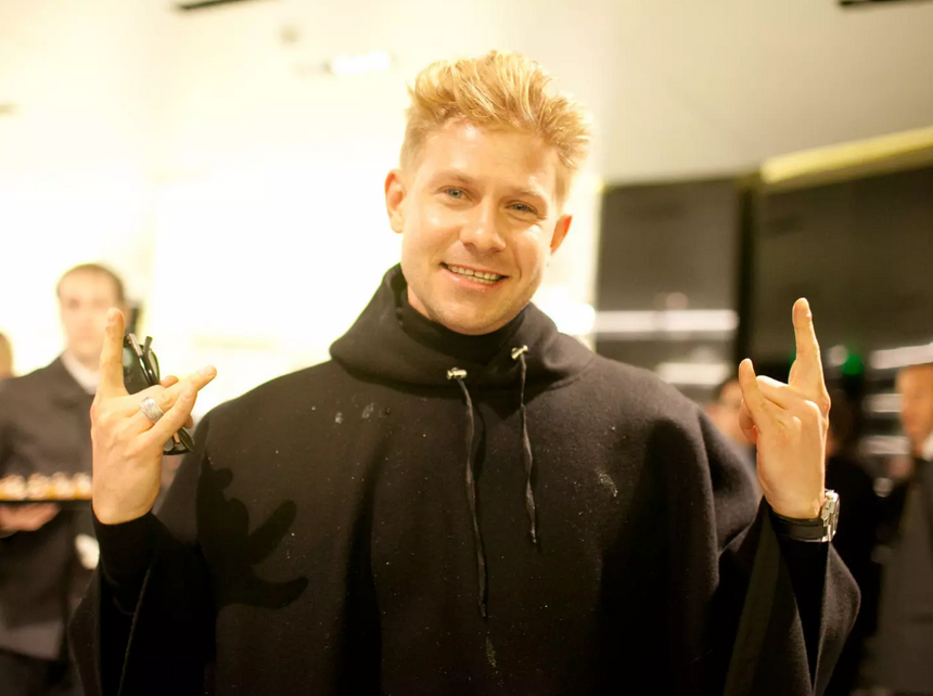 «Доктора начали разбегаться»: Митя Фомин получил травму во время съемок в шоу