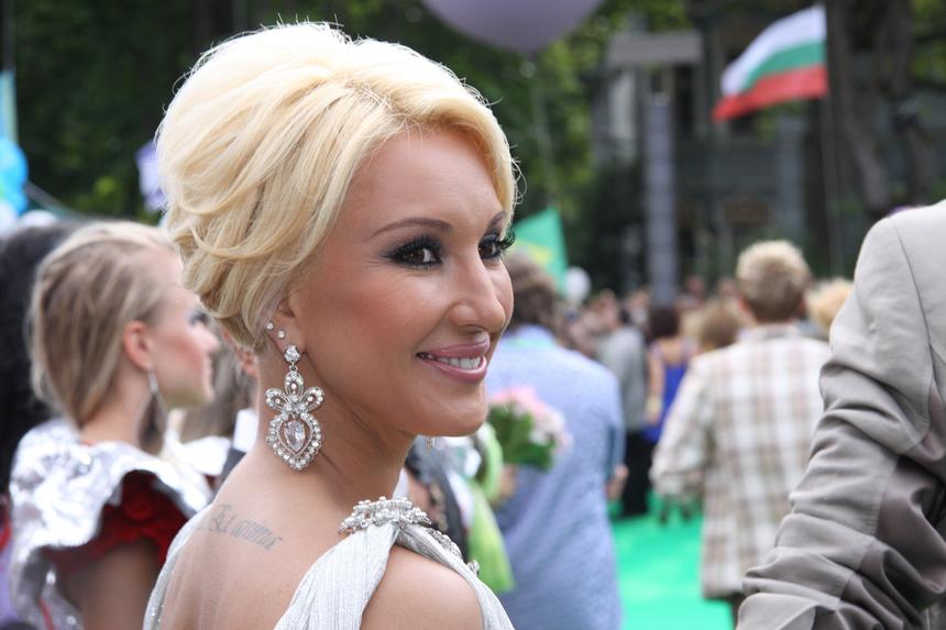 «Швы еще не сняли»: Лера Кудрявцева рассказала о своем состоянии после операции