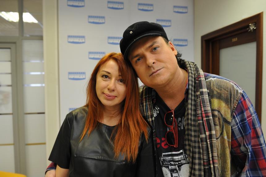 «Глупый выбор»: певец Юлиан пожелал уехавшим звездам не возвращаться