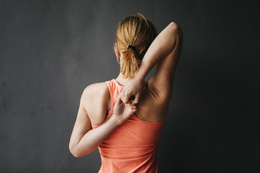 Есть ли связь между прикусом и осанкой: объясняет остеопат