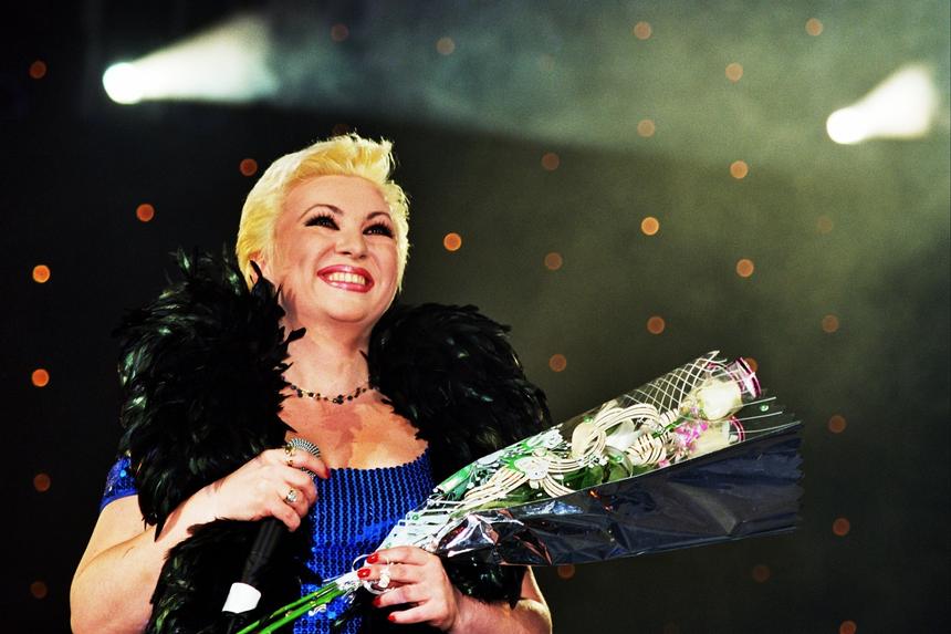 «Повторит судьбу»: вдовец Валентины Легкоступовой привел новую жену на могилу певицы