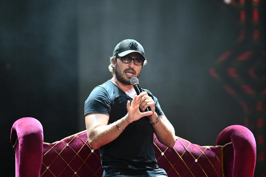 Вернувшимся артистам и звездам-«молчунам» могут запретить зарабатывать в России