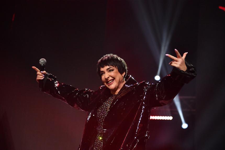 Депутат Драпеко заявила, что ей жаль застрявшую в 90-х певицу Лолиту Милявскую