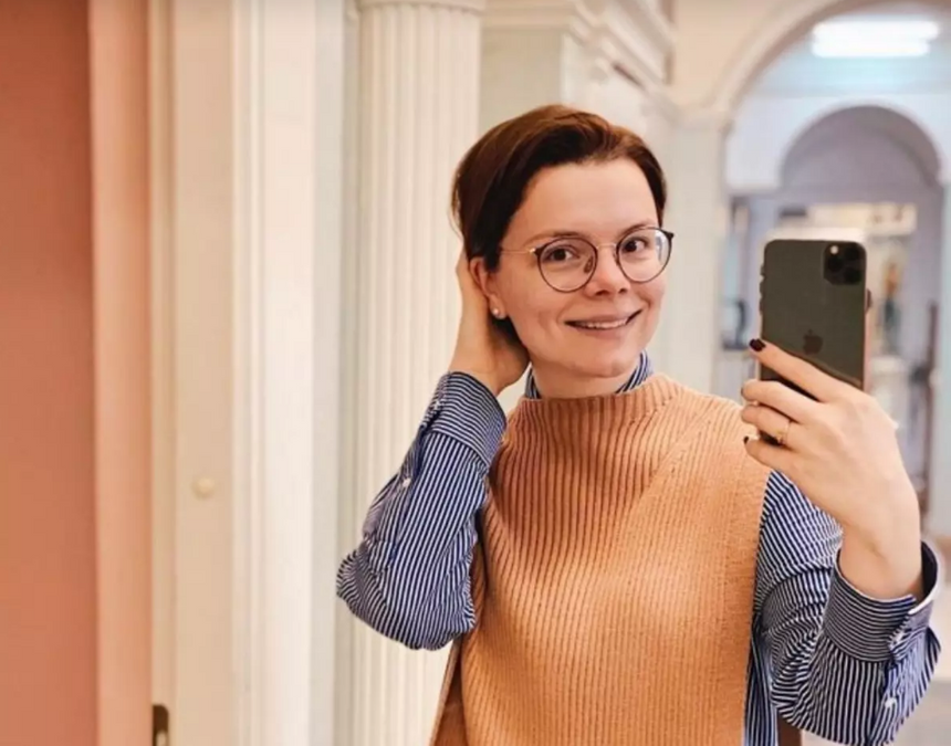 Татьяна Брухунова показала, как гуляет с дочерью от Евгения Петросяна в коляске