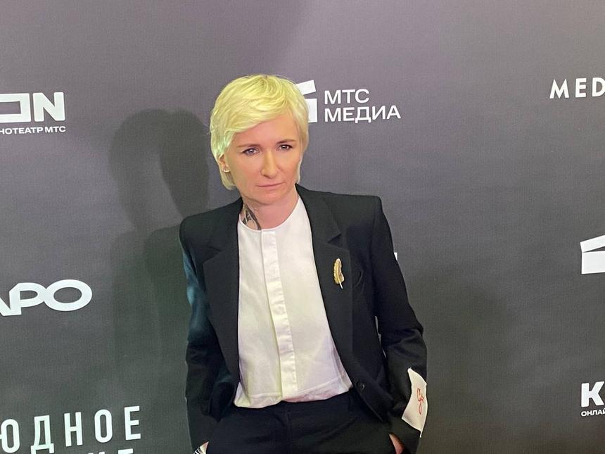 «Что вы дохлые такие?»: Диана Арбенина впервые вышла в свет после отмены концертов и посещения онколога