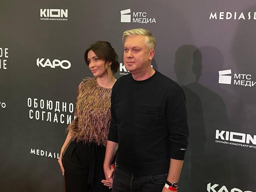 Сергей Светлаков с супругой на премьере фильма