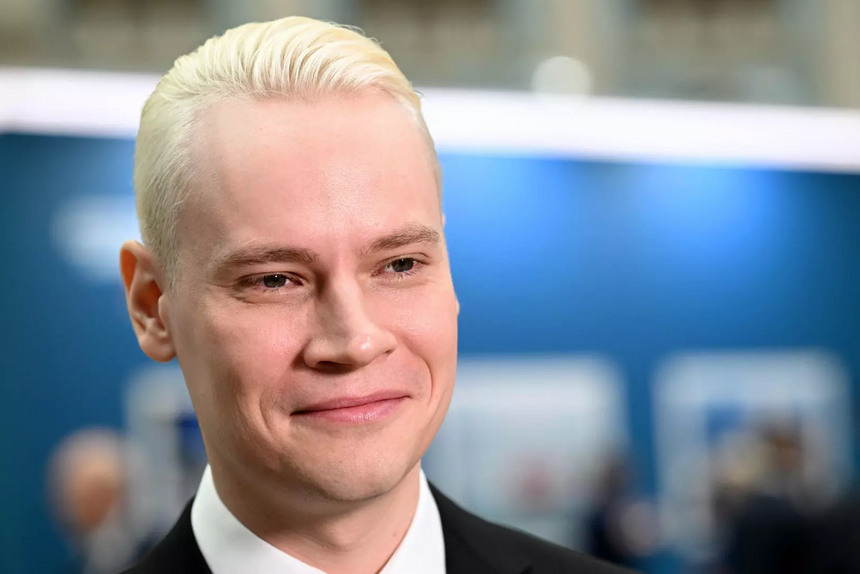 Выходка фанатки SHAMAN обескуражила зрителей на концерте в Петербурге