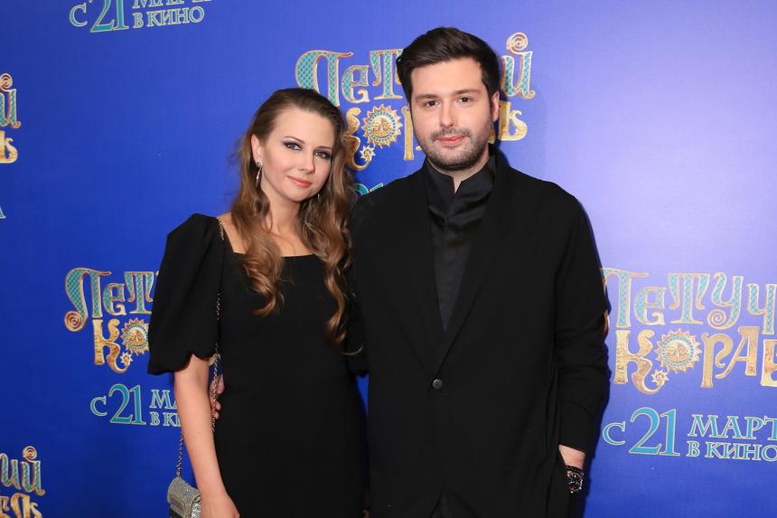 «Аня прошла жесткий кастинг»: Илья Учитель о блате на съемках «Летучего корабля»