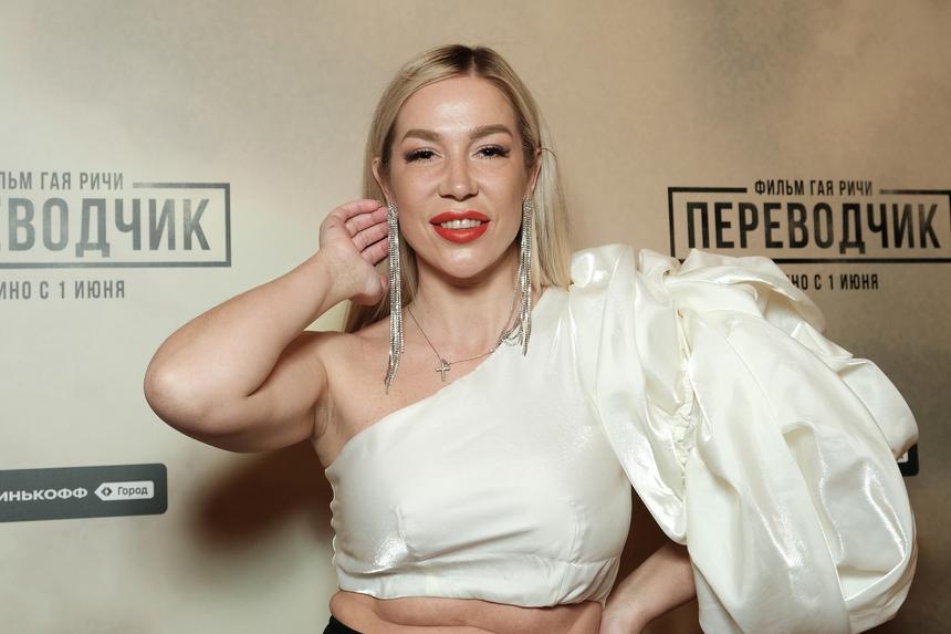 «Вам не стыдно учить меня, как правильно скорбеть?»: Ермакова оправдалась за веселье на похоронах Либерж Кпадону