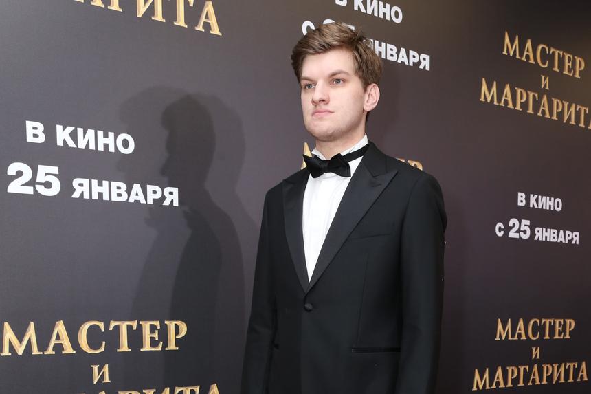 «Сломали все лицо»: актер из «Слова пацана» Андрей Максимов получил серьезные травмы