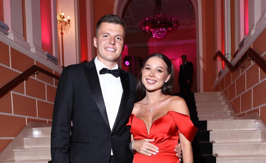 Активно делят имущество на фоне развода: Артем Чекалин отправил Лерчек иск на 1,1 миллиарда рублей