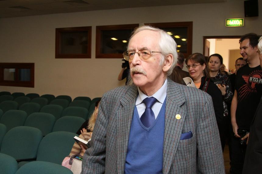 Актера Василия Ливанова госпитализировали в кардиоцентр в Москве