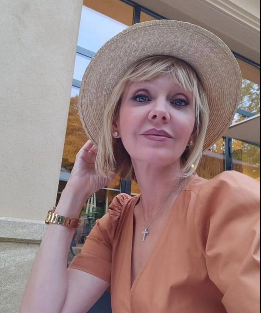 «Разрушает стереотипы о возрасте»: модный эксперт оценила стиль Валерии