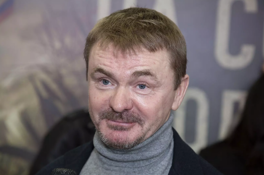 «Наступали кризисы»: актер Владимир Сычев рассказал об отношениях с женой