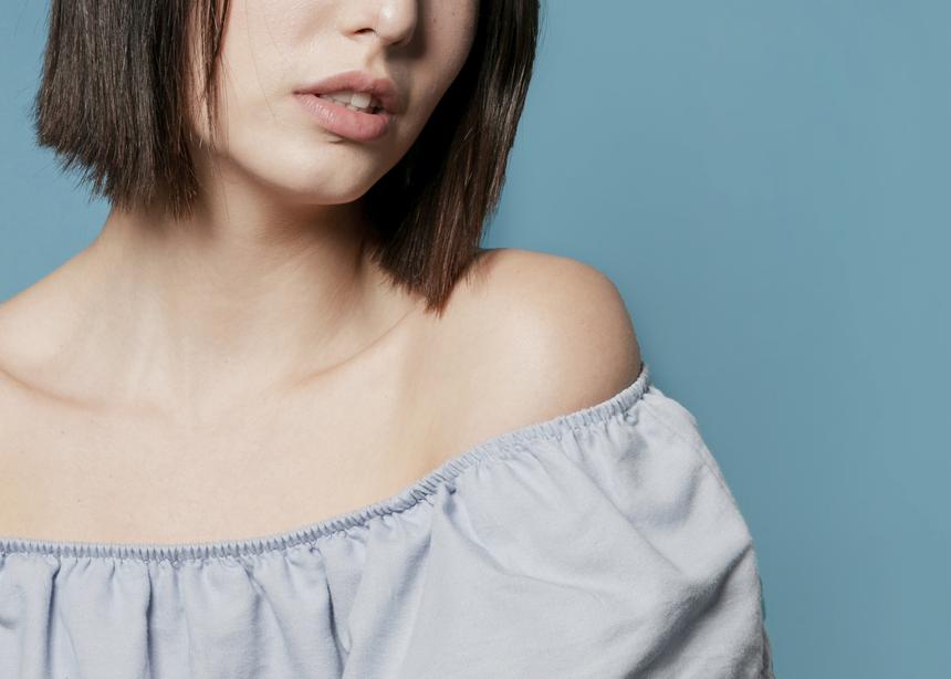Как сохранить молодость зоны декольте и избавиться от колец Венеры на шее