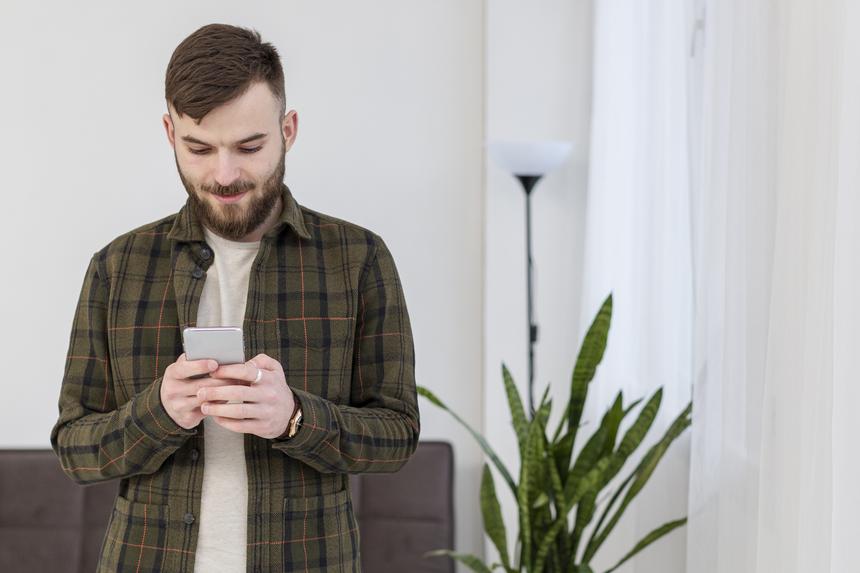 Жестоко избили и забрали телефон: группа мужчин похитила инвалида по слуху за переписку с их родственницей