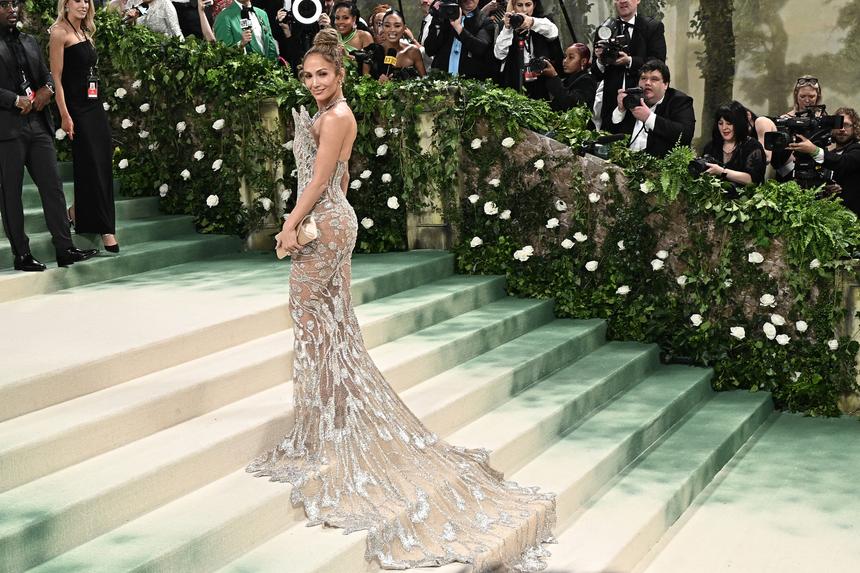 «Я хотела быть идеальной»: Дженнифер Лопес появилась на Met Gala 2024 без Бена Аффлека