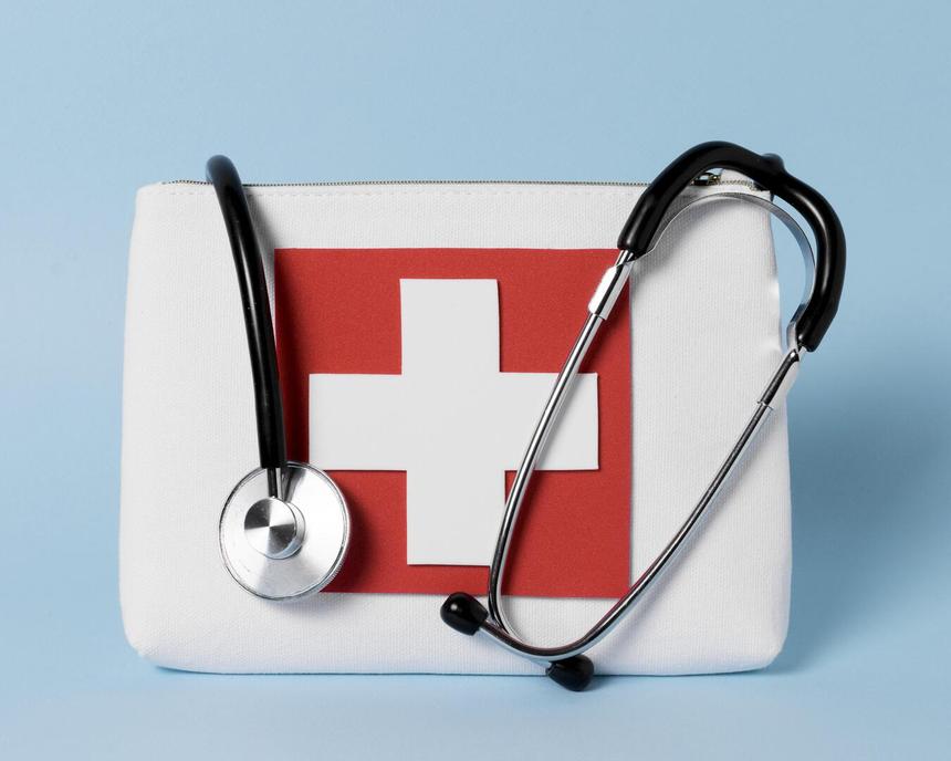 Осталась без присмотра: трехлетняя девочка упала в емкость для сбора сточных вод в Тверской области