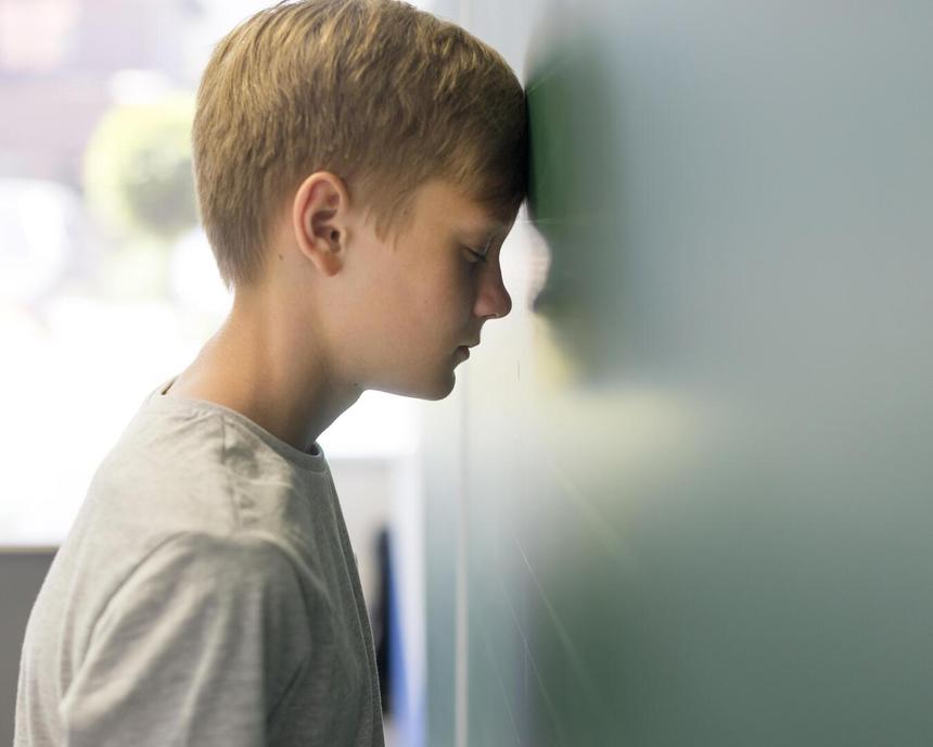 Бил металлической трубой и ложкой для обуви: кемеровчанин пойдет под суд за истязание пасынка