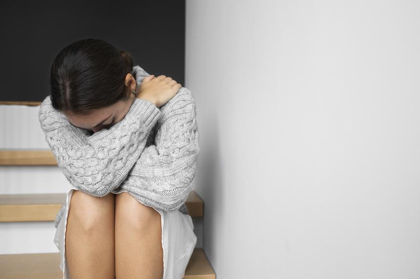 «Когда-нибудь сможете меня простить»: мать школьника, убившего стеклом с балкона девочку, сделала признание