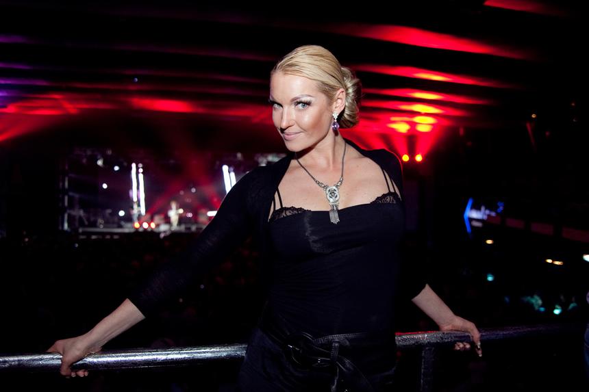 «Человек-легенда»: Анастасия Волочкова не смогла сдержать эмоций после выхода новой песни Пугачевой