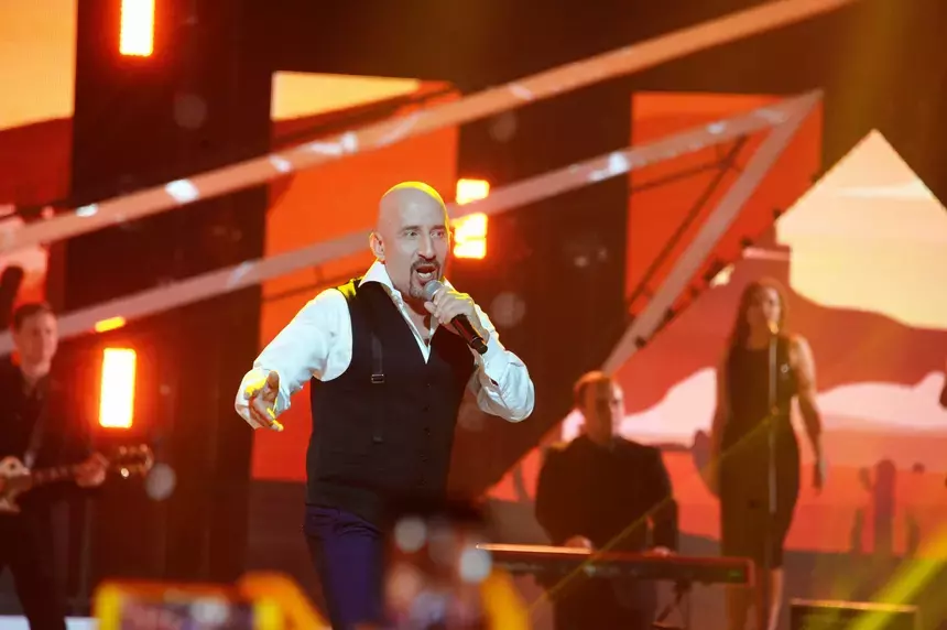 «Жесть на концерте Жеки»: автор хита «Рюмка водки на столе» упал на сцене в Ессентуках