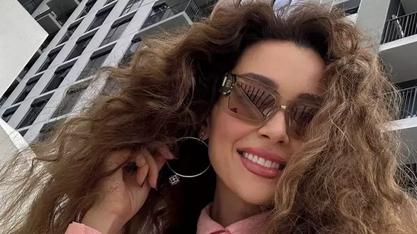 Дочь Заворотнюк заявила, что «залила слезами телефон» из-за смерти матери