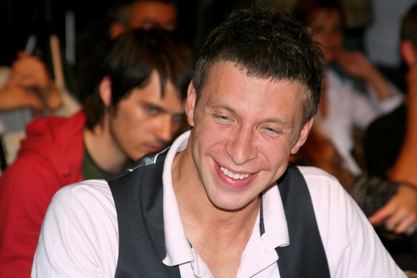 «Считает, что я разрушил ее жизнь»: виджей Арчи заявил, что биологическая мать бросила его дважды