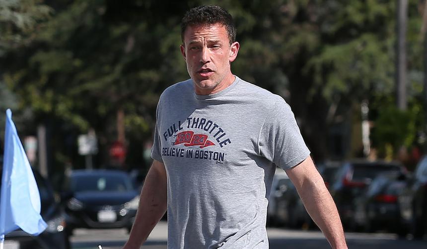 Прогулялся по Лос-Анджелесу: Бен Аффлек вышел в свет в обуви за 25 миллионов рублей