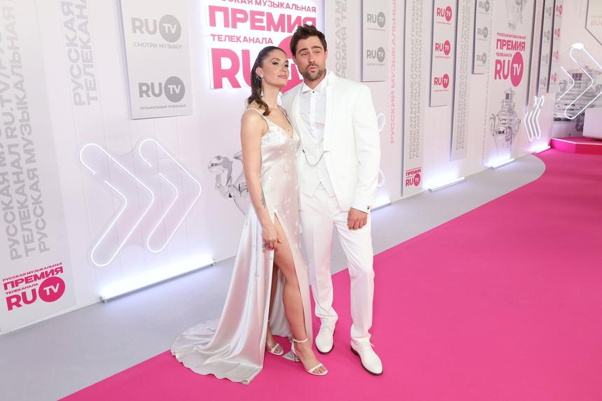 Пиар-роман или настоящие чувства: что на самом деле связывает Муцениеце и Чуйкова