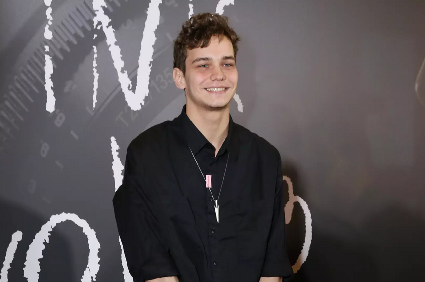 «На 100 рублей ела вся семья»: актер из «Слова пацана» рассказал о тяжелом детстве