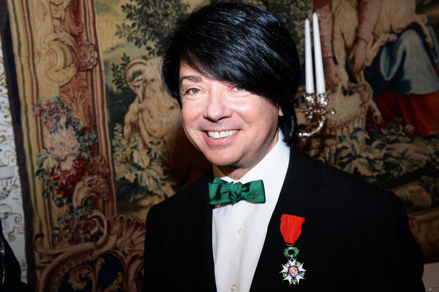 «Сегодня особенный день»: певица Адель выступила на сцене в платье от Валентина Юдашкина