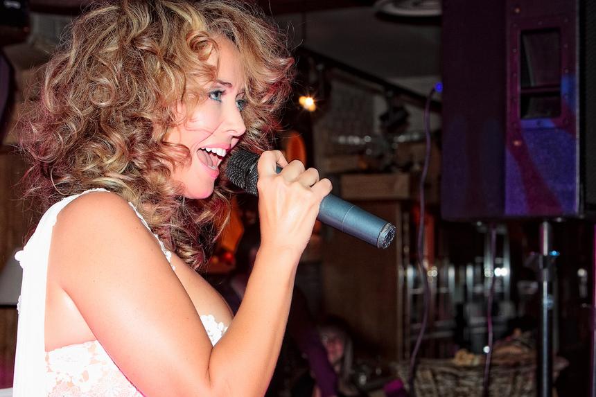 «Я не зарабатываю на этом!»: сестра Жанны Фриске резко ответила на обвинения в подражании певице