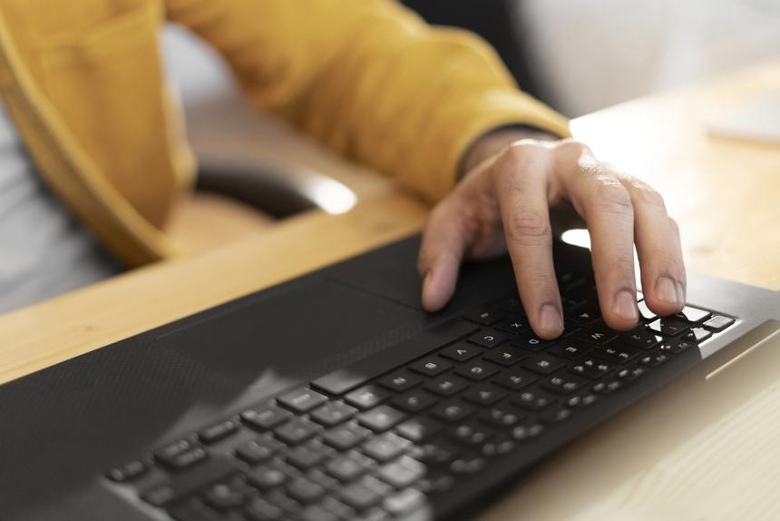 В Москве ищут объяснителя мемов и переводчика с зумерского языка