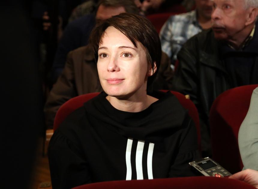 Покинувшую РФ Чулпан Хаматову уволили из труппы Нового Рижского театра