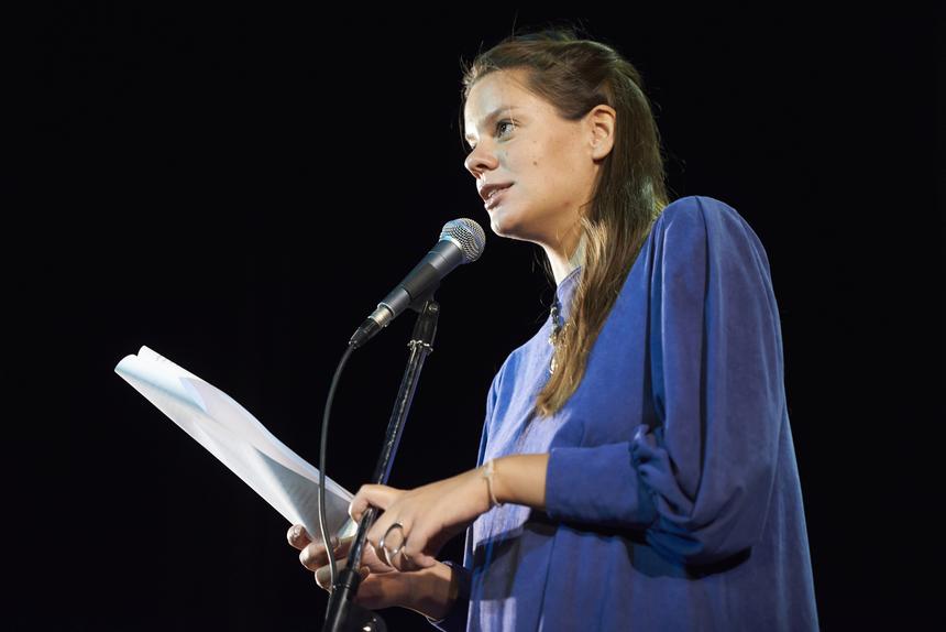 «Поехал с мамой на рыбалку»: поэтесса Вера Полозкова рассказала, как экс-возлюбленный бросил ее беременную