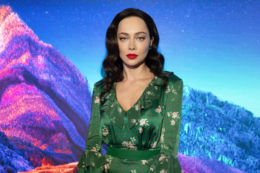 «Мне что, веки себе отрезать?»: Настасья Самбурская ответила хейтерам в соцсетях