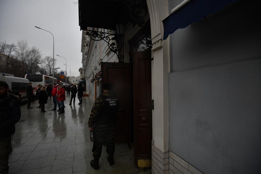 Обвиняемый в крупной взятке экс-следователь не нашел денег на адвоката