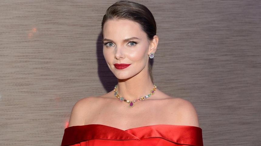 38-летняя актриса Елизавета Боярская получила две «Золотые маски»