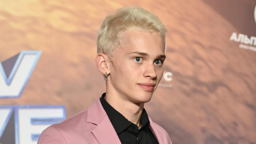 Дарит букеты и шлет комплименты в Сети: Даня Милохин пытается вернуть бывшую Гаврилину после измен