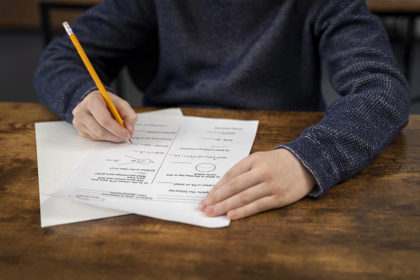 Идею подал отец: школьник пообещал учителю расстрелять одноклассников и покончить с собой из-за провала на ОГЭ