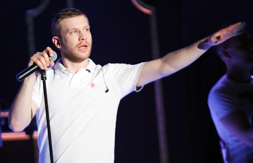 Певец Иван Дорн заявил, что не приезжает на Украину из-за страха получить повестку