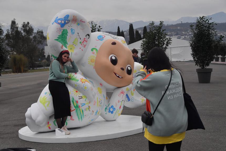 «Гармаш уже практически прописался в Сочи»: актриса Софья Зайка рассказала о съемках сиквела «Чебурашки»