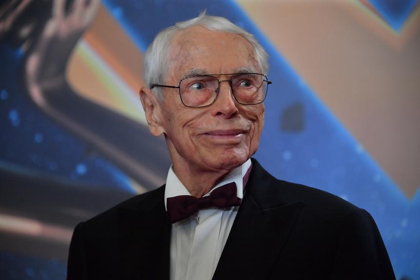 Называет ее «моя Муза»: 98-летний Александр Зацепин появился на публике с молодой спутницей