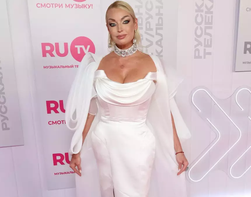 Пока дочь в отъезде: Анастасия Волочкова проводит время с парнем единственной наследницы