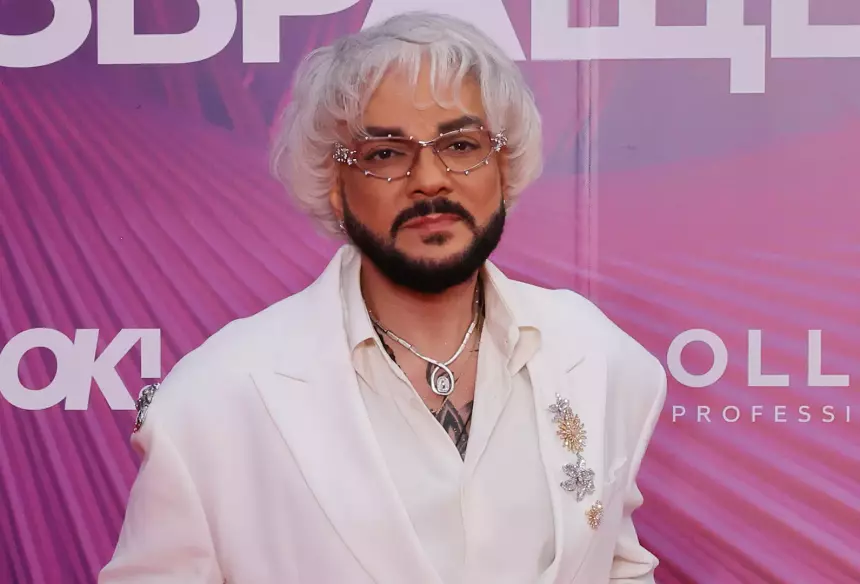 Дочь певца Филиппа Киркорова высмеяла отца из-за истории с «розовой кофточкой»