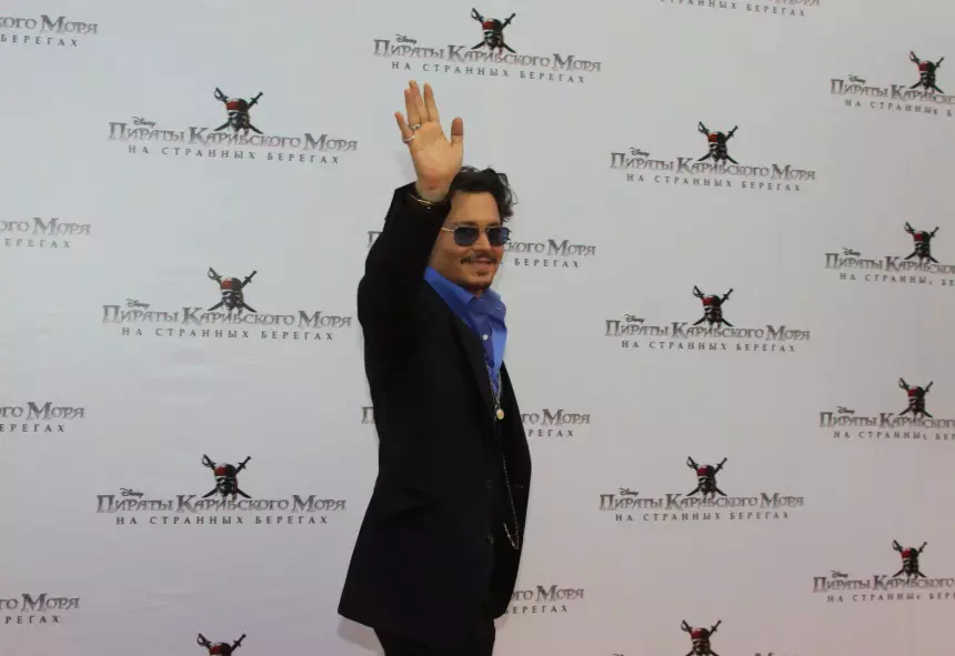 «Как реально влюбить в себя мужчину?»: раскрыта личность российской девушки Джонни Деппа